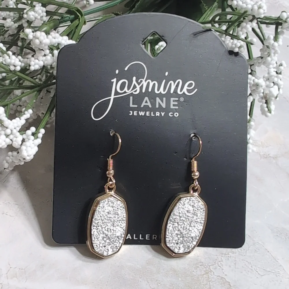 Jasmine Lane chic jasmine